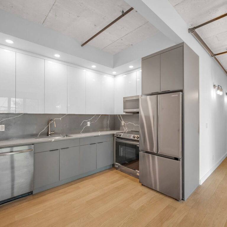 AMORELLI_22-19-33-ST-11_WEB