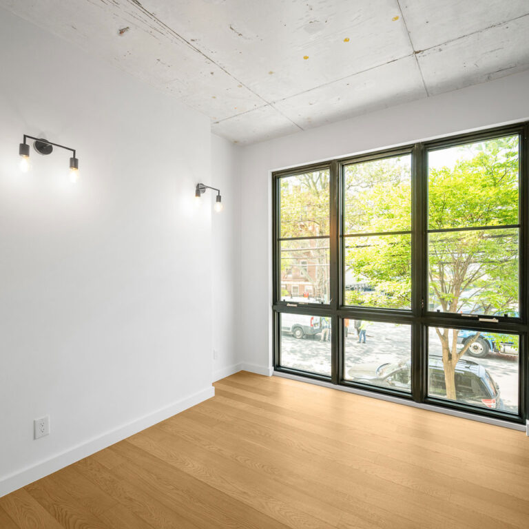 AMORELLI_22-19-33-ST-15_WEB