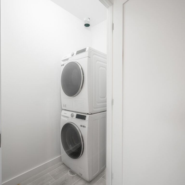 AMORELLI_22-19-33-ST-16b_WEB