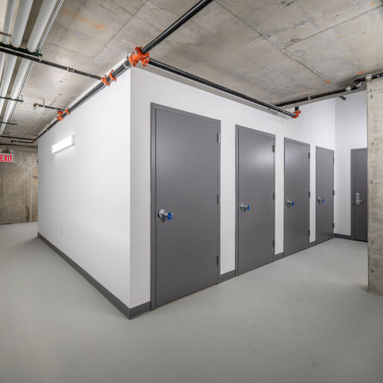 AMORELLI_22-19-33-ST-16c_WEB