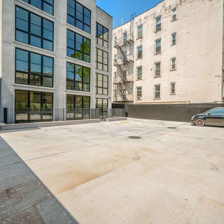 AMORELLI_22-19-33-ST-17_WEB